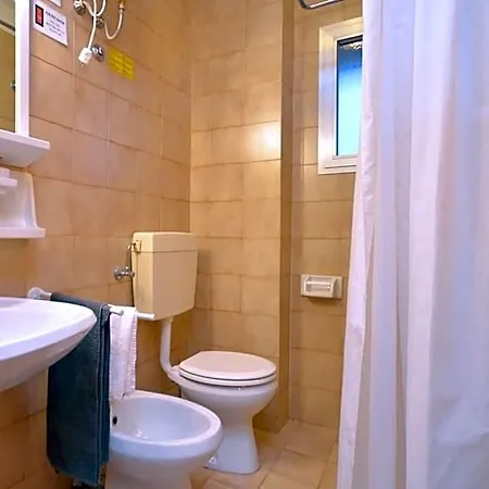 فندق Gracious Flat With A Big Terrace In بيبيوني